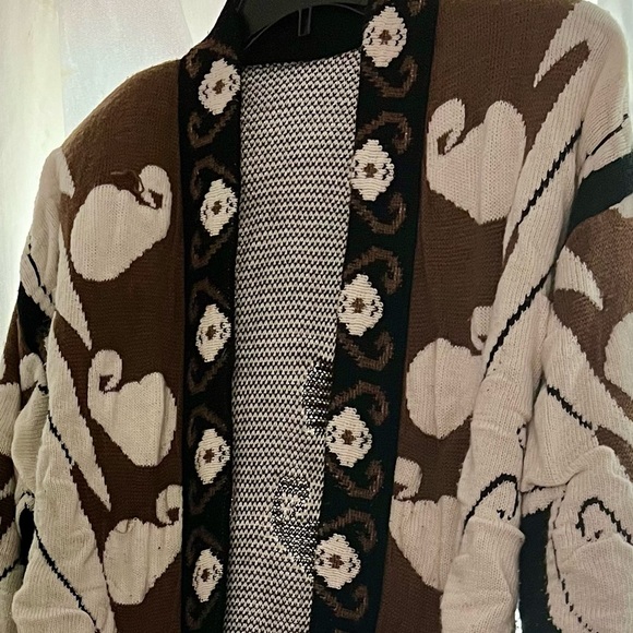 Elegant Black and Cream Women's Sweater - Picture 2 of 2